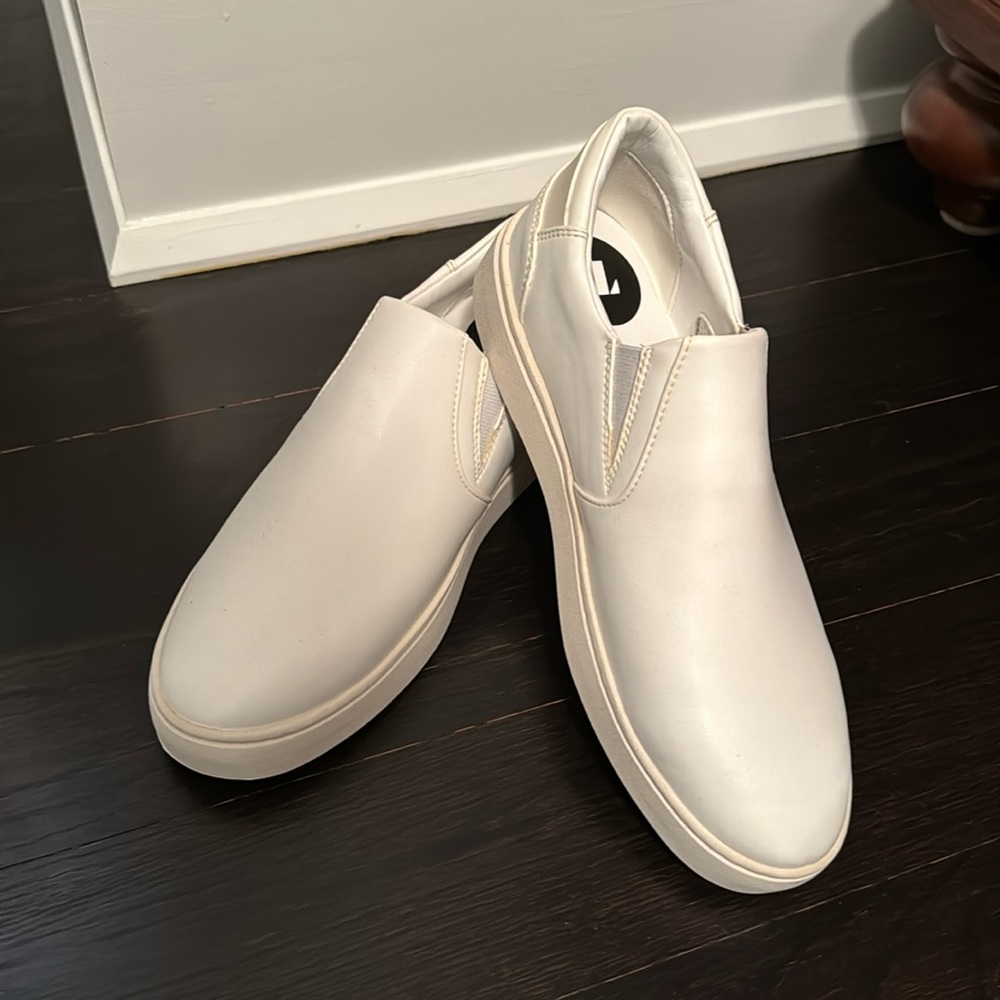 Thousand Fell women’s slip on sneaker size 8 New never worn - Color White